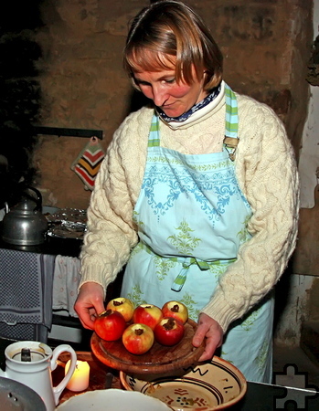 Bratäpfel mit Rosinen und Kandis werden frisch im Backofen zubereitet. Archivfoto: pp/Agentur ProfiPress