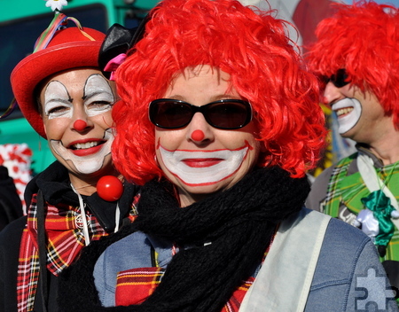 Mehrere Gruppen mit Clowns bereicherten den „Zoch“ in Kall. Foto: Reiner Züll/pp/Agentur ProfiPress