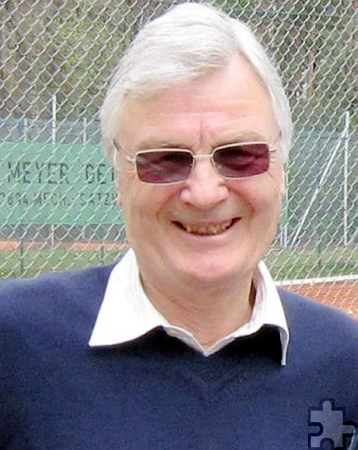 Heute spielt Dr. Hans Kühn „nur“ noch Tennis beim TC Blau-Gold Kommern – und gewinnt in den Matches mit seinen Freunden auch als inzwischen 82-Jähriger immerhin noch die eine oder andere Goldmedaille. Foto: Privat/pp/ProfiPress