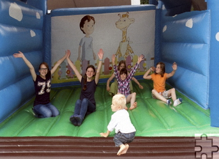 Für die Kinder gab’s bei der Lorbacher Kirmes eine Hüpfburg. Foto: Privat/pp/Agentur ProfiPress