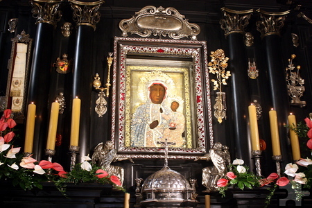 Die Schwarze Madonna von Tschenstochau im Kloster Jasna Góra wird in Polen als nationales Symbol verehrt und ist die heiligste Reliquie des Landes. Die Ikone ist das Ziel von mehreren Millionen Pilgern jedes Jahr. Foto: Privat/pp/Agentur ProfiPress