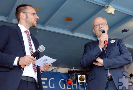 Moderator Björn Wassong (li.) und Bürgermeister Dr. Hans-Peter Schick. Foto: Manfred  Lang/pp/Agentur ProfiPress