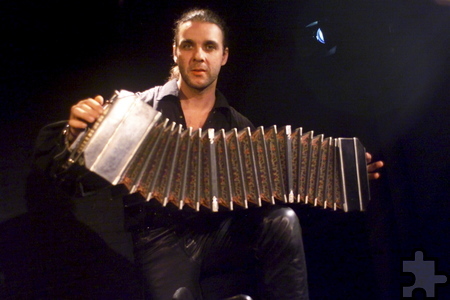Stephan Langenberg spielt in der Tangomesse das Bandoneon. Foto: Veranstalter
