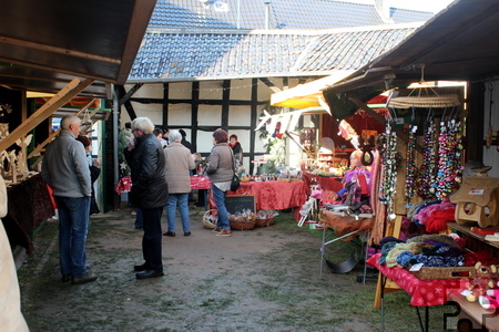 Der alte Pfarrhof in Glehn bietet die perfekte Kulisse für den Weihnachtsmarkt am kommenden Wochenende, 5. und 6. Dezember. Foto: Privat/pp/Agentur ProfiPress