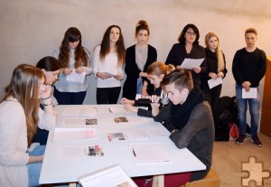 Bei einer Pressekonferenz in der Kölner Gedenkstätte El-De-Haus stellten die Schüler ihre vielbeachteten und hochgelobten Texte vor. Foto: Privat/pp/Agentur ProfiPress