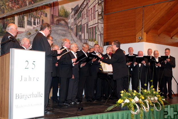 Das musikalische Programm zum Jubiläumsfest bestritt der Männergesangverein Kommern. Foto: Steffi Tucholke/pp/Agentur ProfiPress