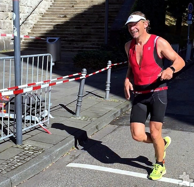 Der Lückerather Michael Käppeler siegte in seiner Altersklasse beim „Kölner Ironman“. Für die 226-km-Langdistanz blieb er unter zehn Stunden. Foto: Privat/pp/Agentur ProfiPress
