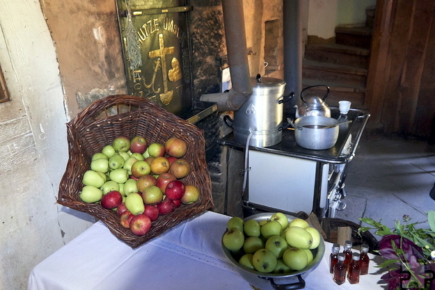Körbeweise gedörrt werden sollen Apfelringe beim zweiten Apfelfest des Mechernicher Museums am Sonntag, 9. Oktober, von 11 bis 17 Uhr. Foto: Hans-Theo Gerhards/LVR/pp/Agentur ProfiPress