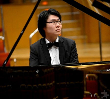 Judith Stapfs Mitstreiter beim „Frühlingserwachen“ ist der Pianist Yuhao Guo. Die beiden Musiker kennen sich seit gemeinsamen Zeiten am Pre-College Cologne. Foto: Hyou Vielz/pp/Agentur ProfiPress