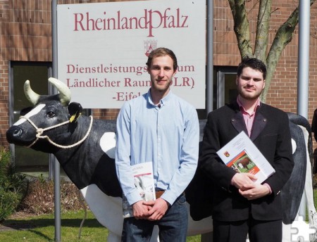 Eric Scheuer aus Saarburg und Ralf Zelder aus Plein wurden als Klassenbeste ausgezeichnet. Foto: DLR Eifel/pp/Agentur ProfiPress