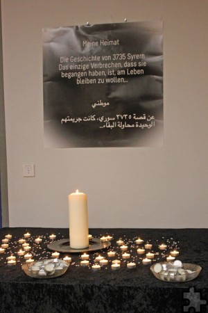 Für 3735 Syrer, die auf der Flucht gestorben sind, wurden Kerzen entzündet. Foto: Alice Gempfer/pp/Agentur ProfiPress
