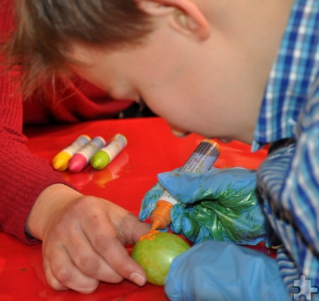 Einige Kinder zauberten echte Kunstwerke auf die Deko-Eier. Foto: Reiner Züll/pp/Agentur ProfiPress