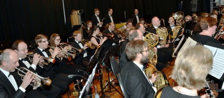 In der Rheinischen Bläserphilharmonie, deren Vorbild das „Eastman Wind Ensemble“ war, ist jede Orchesterstimme – mit Ausnahme der B-Klarinetten – nur von einem Musiker besetzt, was für die herausragende Qualifikation der einzelnen Instrumentalisten spricht. Foto: Manfred Lang/pp/Agentur ProfiPress